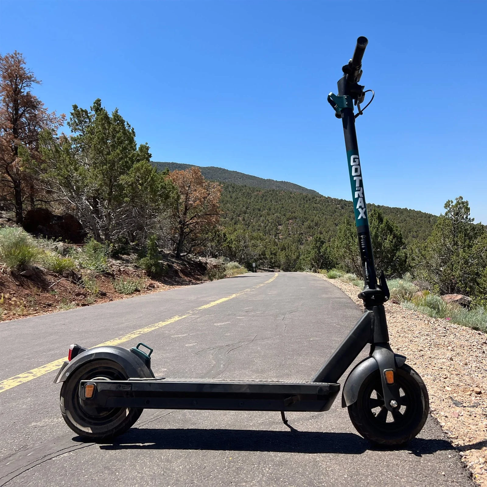 GMAX Electric Scooter - Image 4